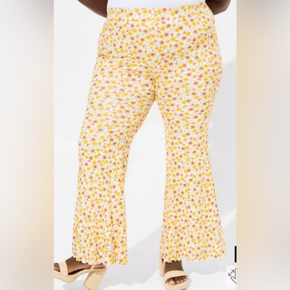 Torrid Festi Super Soft Slub Flare Leg Pants Wms plus sz 6 (30)